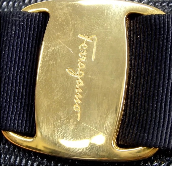 ‼️SALE ‼️ Salvatore Ferragamo Vera Large Shoulder Bag - Picture 9 of 11